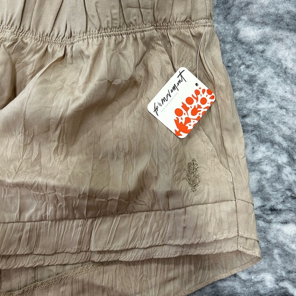 Free People Movement crepe wrinkle khaki colored shorts NWT - Picture 3 of 5